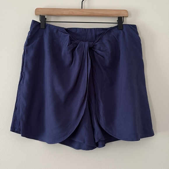 Anthropologie Hei Hei Leia Tie Knot Shorts Twist Front Navy Linen Blend Size M - Picture 9 of 10